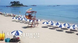 한산한 진하해수욕장…휴가철 맞나