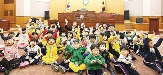 어린이들 북구의회 견학