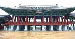 완벽히 복원된 울산의 누각 태화루를 걸어보자  애향심·문화적 긍지 고취…십리대밭·태화강 멋진 풍광도 한눈에