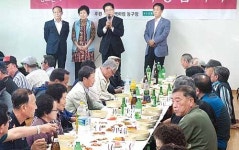 권명호 동구청장, 경로당 어르신 점심 대접행사 참석