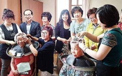 신남마을 경로당 어르신께 이·미용 봉사활동