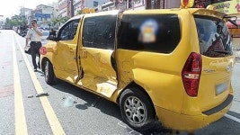 어린이집 통학차량, 승용차와 충돌 아찔…13명 치료