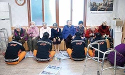 동부소방서 구조대, 다비다 노인요양원서 봉사활동