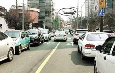 동구 화진5·8길 단속 CCTV 운용 놓고 아파트-주택 주민 대립   불법주차 단속 시행돼야 vs 기존 주민 주차면 확보가 우선