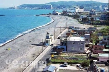 [해파랑길을 걷다]눈부신 햇살·푸른 동해바다 벗삼아