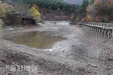 홈골저수지 수변공원 기능 상실 동해남부선 공사로 물빠짐 추정