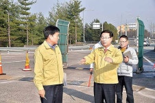 신장열 군수, AI  거점 소독시설  점검