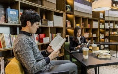 워커힐 라이브러리에서 독서와 힐링하세요