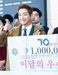 이달의 우수사원 경리부 김성룡 과장님