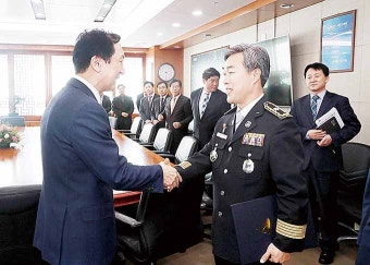 김기현 시장, 허석곤 울산소방본부장에 임용장