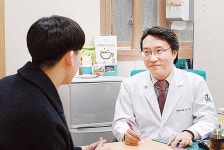척추 내 신경통로 좁아져 허리 통증