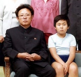 피살된 김정남, 어린시절 김정일과 함께