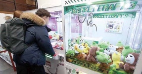 인형뽑기 가게 열풍…취미 넘어 사행성 조장?