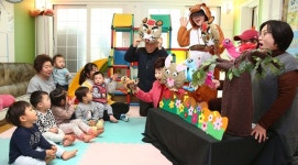 할아버지 할머니가 펼치는 인형극