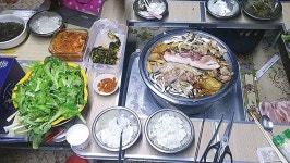 수제캠핑카 버킹모함으로 떠나는 인생여행달리다 멈추는 그곳이 나만의 별장