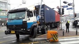 빗길 트레일러 교통사고