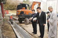 권명호 동구청장, 월봉사 입구 우수관로 정비공사 현장 방문