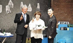 CK아트홀, 30만번째 관객에 선물