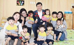 중구청 직장어린이집, 박성민 청장에 카네이션 선물