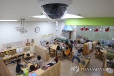 어린이집 CCTV설치 의무화 3년… 취지 무색학부모 눈치 vs 교사 감시… 영상공개 깊어가는 갈등