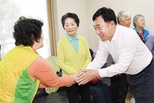 박성민 중구청장, 우정혁신LH아파트 경로당 방문
