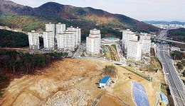 郡 신청사 건설현장 인근 아파트 입주민, 시에 환경분쟁조정 신청키로 2년간 비산먼지·소음…유리창 청소비 지원 약속 안지켜