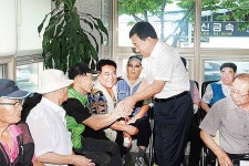 박성민 중구청장, 중구노인복지회관 방문