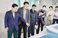 신장열 군수, 웅촌목욕탕 리모델링 현장 방문