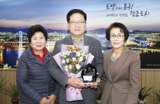 전몰군경 미망인회 동구지회, 권명호 동구청장에 감사패