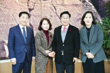신장열 군수, 국공립 교동어린이집 원장과 환담