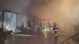 펑 소리와 함께…울산 숯 판매장에 불이 나