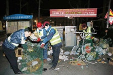 박천동 북구청장, 재활용품 수거 동참