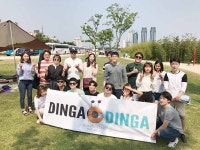 따뜻한 통기타 선율… 아날로그 감성에 젖다