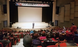 북구문예회관 상술 포장된 공연에 관람객-공무원 마찰 회관 직원 선물 주지말라…관람 어르신 강력 항의