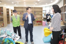 정천석 동구청장, 육아종합지원센터 방문