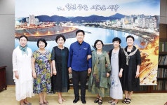 재능시낭송협회 임원진, 중구청 방문
