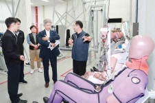 송병기 경제부시장, 자동차부품기술연구소 방문
