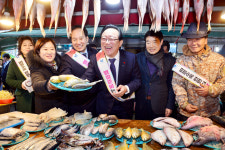 울산시, 대송농수산물시장서 설맞이 전통시장 활성화 홍보 캠페인