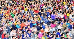 제47회 어버이 날 기념행사 즐기는 어르신들
