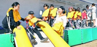 울산119안전문화축제 항공기 비상탈출 체험