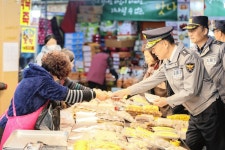 김진표 울산경찰청장, 설명절 신정시장 방문