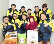 남부소방서 수산전문의용소방대 독거어르신에 생필품 전달·소방시설 안전점검