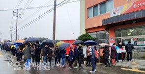 마스크 5장 때문에… 울산 울주군 우체국 앞 몇 시간 대기행렬