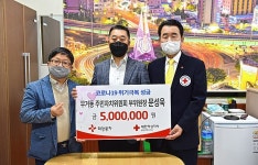 문성욱 무거동 주민자치위원회 부위원장 코로나19 극복성금 500만원 전달