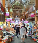 긴급재난지원금에 전통시장 활기…상인들 한시름 덜어