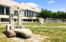 울산문화예술회관, 야외조각정원 조성…시민들의 휴식 공간 제공