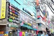 학생 두 번째 확진…학원發 집단감염? 우려에 학원가 비상