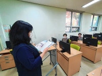 너무 오고 싶었데이…어르신 사랑방 활기