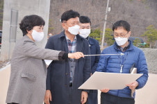 이선호 울산 울주군수, 울산함양고속도로 교량 하부 주민편의시설 설치 현장 방문
