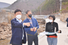 이선호 울주군수, 반용저수지 하류부 마을안길 정비공사 현장 방문